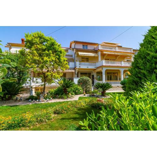 Apartments with a parking space Palit, Rab - 24376