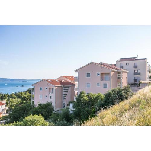 Apartments with a parking space Seget Donji, Trogir - 21374