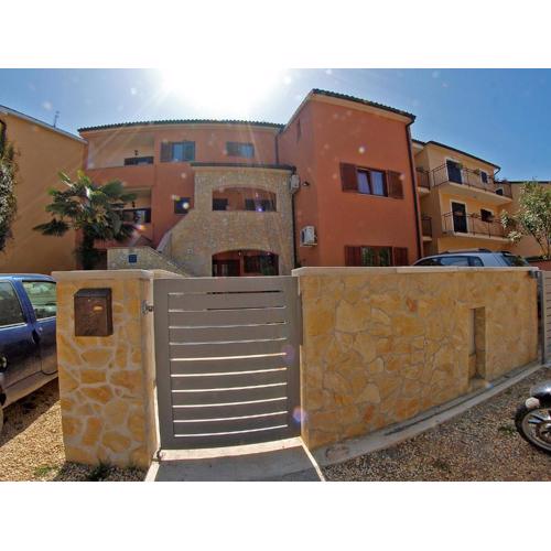 Apartments with a parking space Stinjan, Pula - 20816
