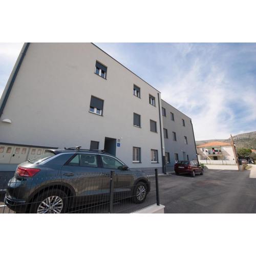 Apartments with a parking space Trogir - 22015