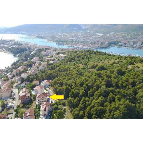 Apartments with a parking space Trogir - 22505