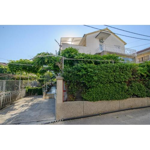 Apartments with a parking space Trogir - 22655