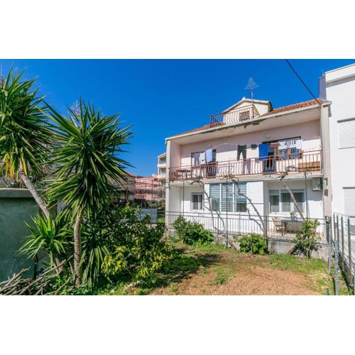 Apartments with a parking space Trogir - 23849