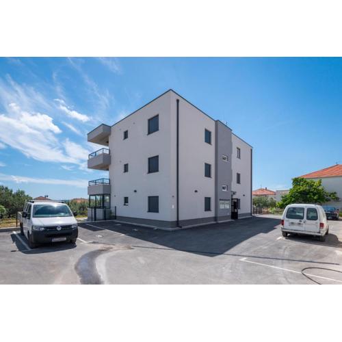 Apartments with a parking space Trogir - 23860