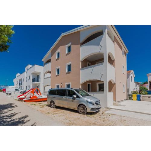 Apartments with a parking space Vir - 21782
