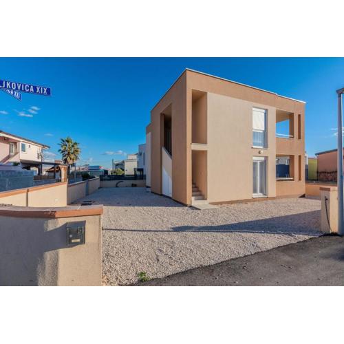 Apartments with a parking space Vir - 22568