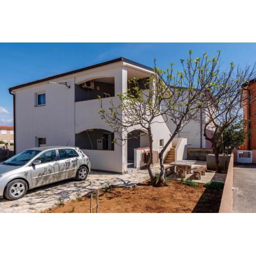 Apartments with a parking space Vir - 22948