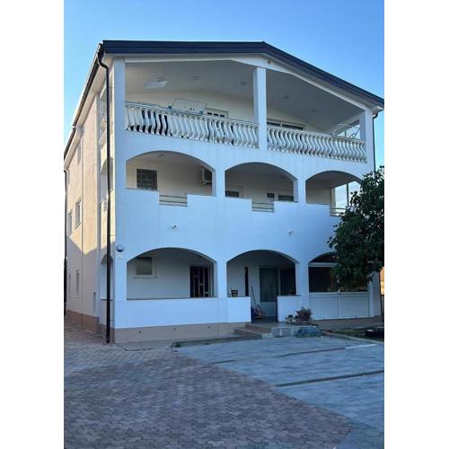 Apartments with a parking space Vir - 23444