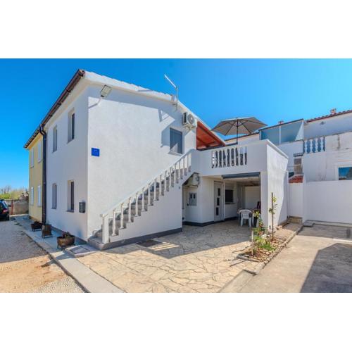 Apartments with a parking space Vir - 24319