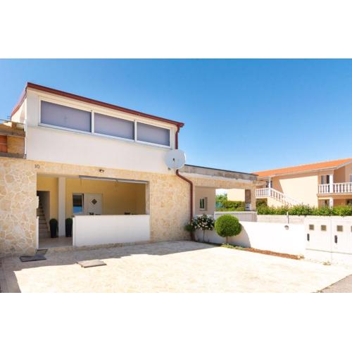 Apartments with a parking space Vir - Kozjak, Vir - 21754
