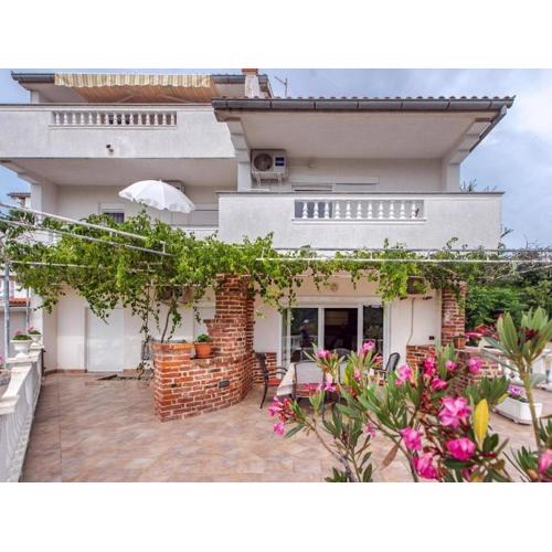 Apartments with a swimming pool Kampor, Rab - 23600