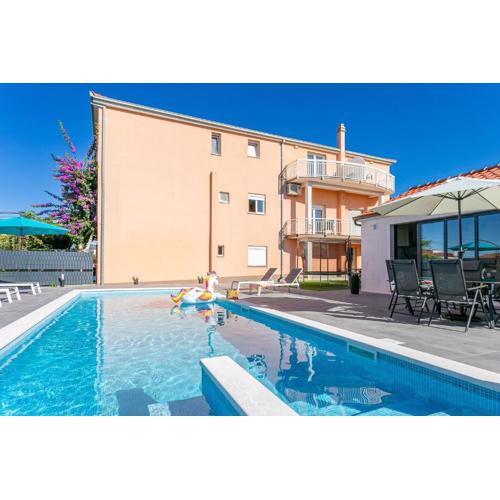 Apartments with a swimming pool Kastel Luksic, Kastela - 22983