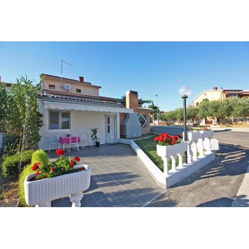 Apartments with parking spaces Fazana - 16808