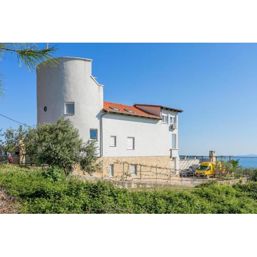 Apartments with parking spaces Kastel Kambelovac, Kastela - 21027