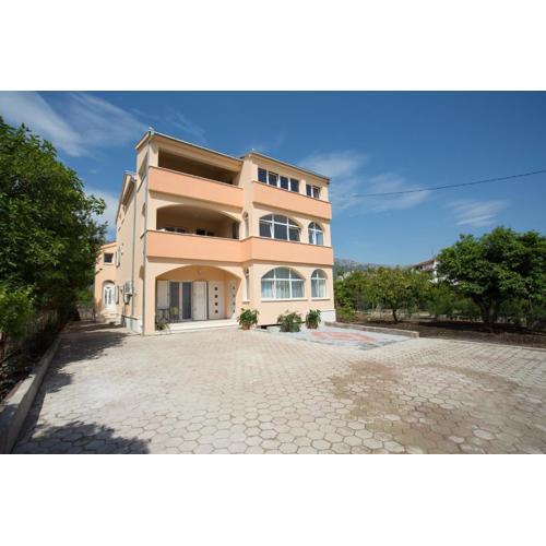 Apartments with parking spaces Kastel Kambelovac, Kastela - 21071