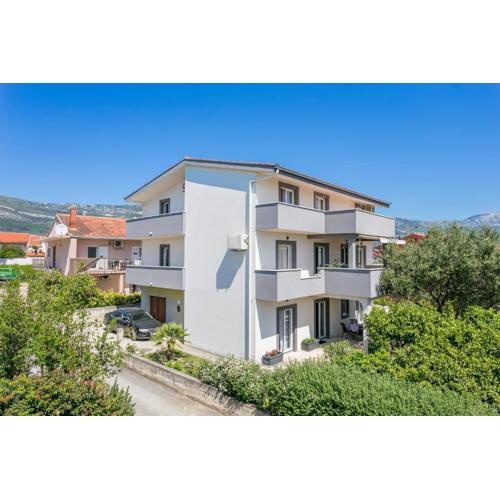 Apartments with parking spaces Kastel Novi, Kastela - 22702