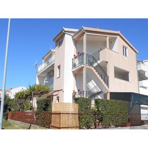 Apartments with parking spaces Kastel Stafilic, Kastela - 16811