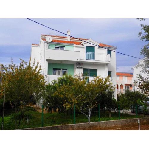 Apartments with parking spaces Kastel Stafilic, Kastela - 20694