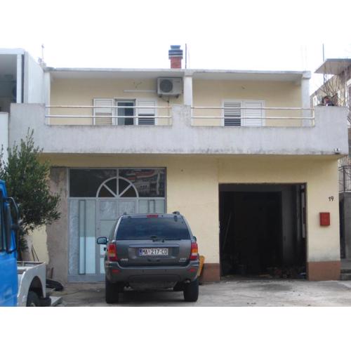 Apartments with parking spaces Makarska - 12336