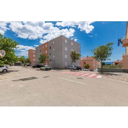 Apartments with parking spaces Makarska - 24301