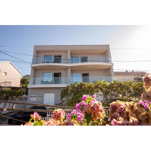 Apartments with parking spaces Mastrinka, Ciovo - 24727
