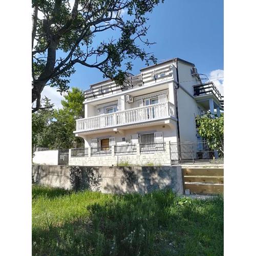 Apartments with parking spaces Novi Vinodolski - 15292