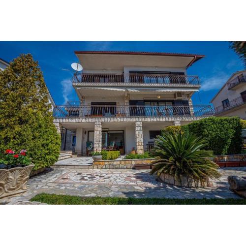 Apartments with parking spaces Novi Vinodolski - 22846