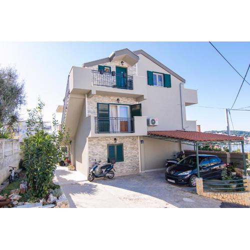 Apartments with parking spaces Okrug Gornji, Ciovo - 22799