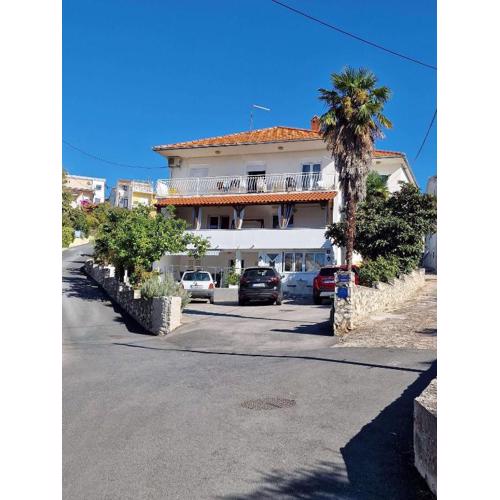 Apartments with parking spaces Okrug Gornji, Ciovo - 23007