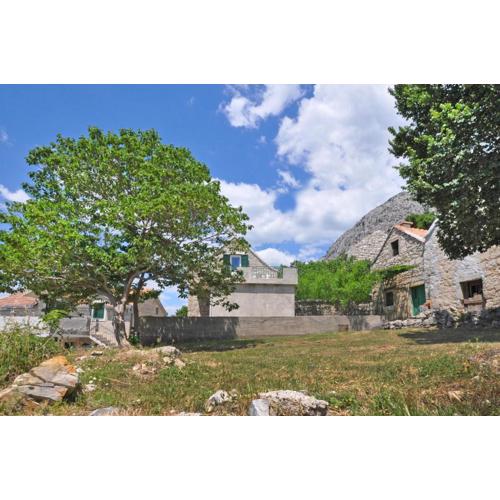 Apartments with parking spaces Omis - 15767