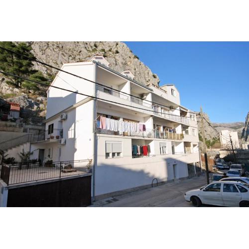 Apartments with parking spaces Omis - 5988