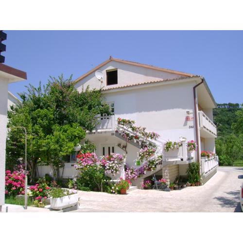 Apartments with parking spaces Palit, Rab - 14610