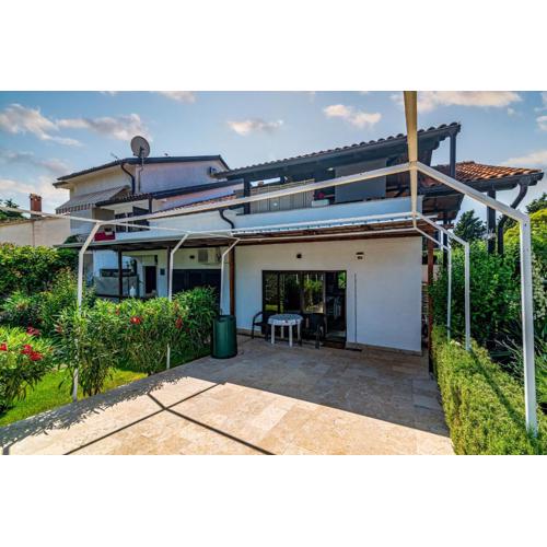 Apartments with parking spaces Porec - 23561