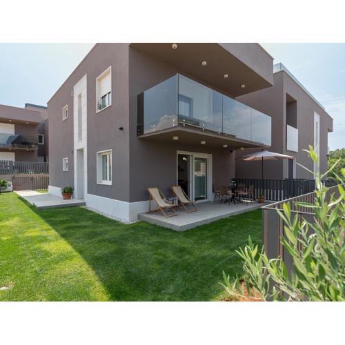 Apartments with parking spaces Porec - 24316