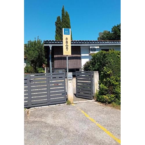 Apartments with parking spaces Premantura, Medulin - 24532
