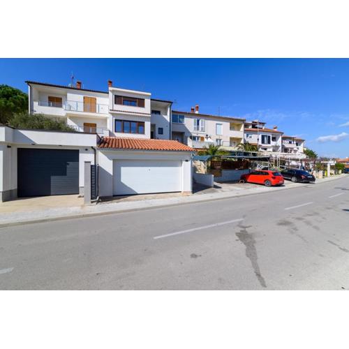 Apartments with parking spaces Pula - 20625