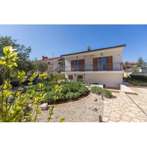 Apartments with parking spaces Pula - 22308