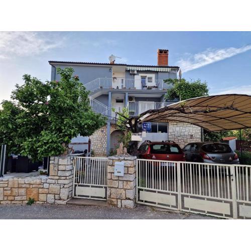 Apartments with parking spaces Rovinj - 23506
