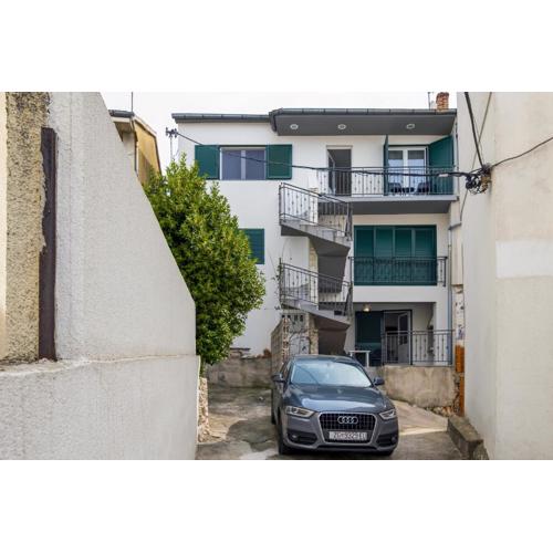 Apartments with parking spaces Sibenik - 21075
