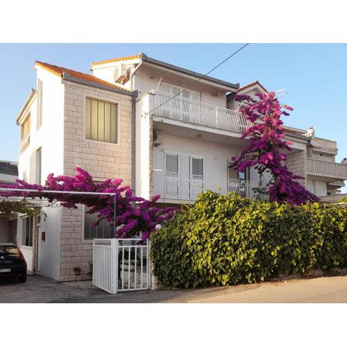 Apartments with parking spaces Split - 22101