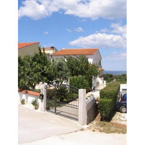 Apartments with parking spaces Stinjan, Pula - 23546