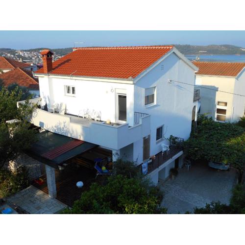 Apartments with parking spaces Trogir - 11316