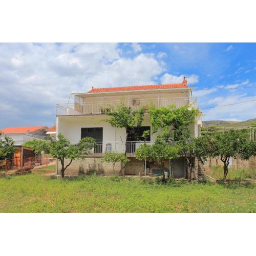 Apartments with parking spaces Trogir - 23205