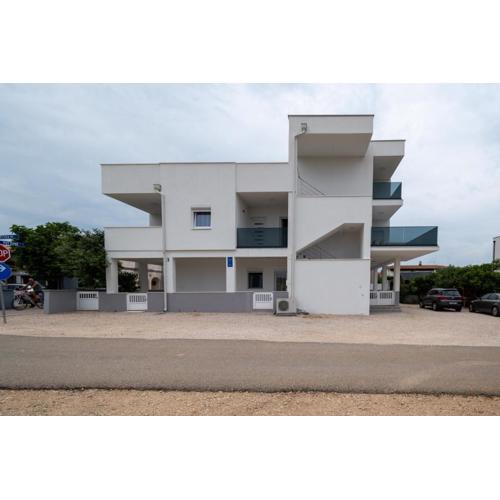 Apartments with parking spaces Vir - 12692