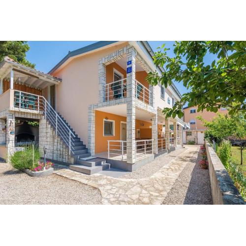 Apartments with parking spaces Vir - 20233