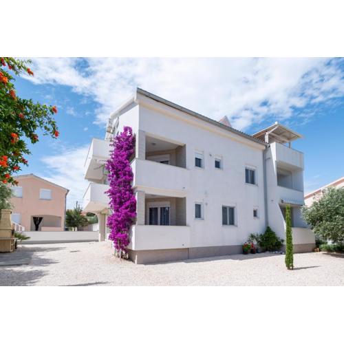 Apartments with parking spaces Vir - 23221