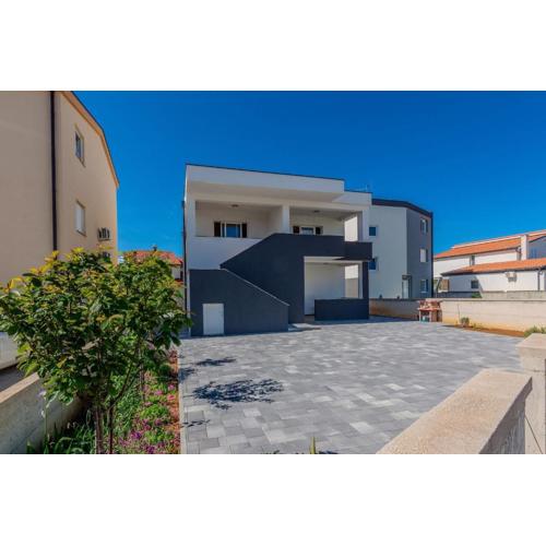 Apartments with parking spaces Vir - 24432