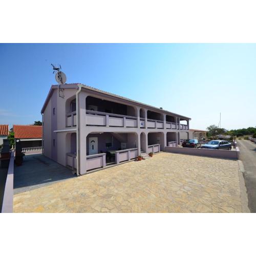 Apartments with parking spaces Vir - Kozjak, Vir - 18556