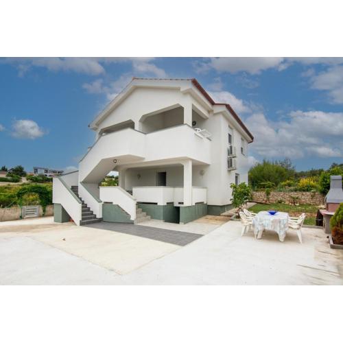 Apartments with parking spaces Vir - Lozice, Vir - 21777