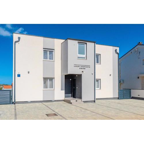 Apartments with parking spaces Vir - Lozice, Vir - 22215